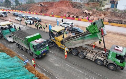 湖北省交通运输厅赴沪渝高速武黄段改扩建现场调研项目建设情况