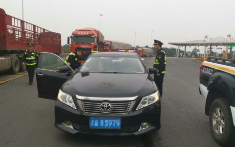 两“黑车”接力拉客，难逃科技“天网”