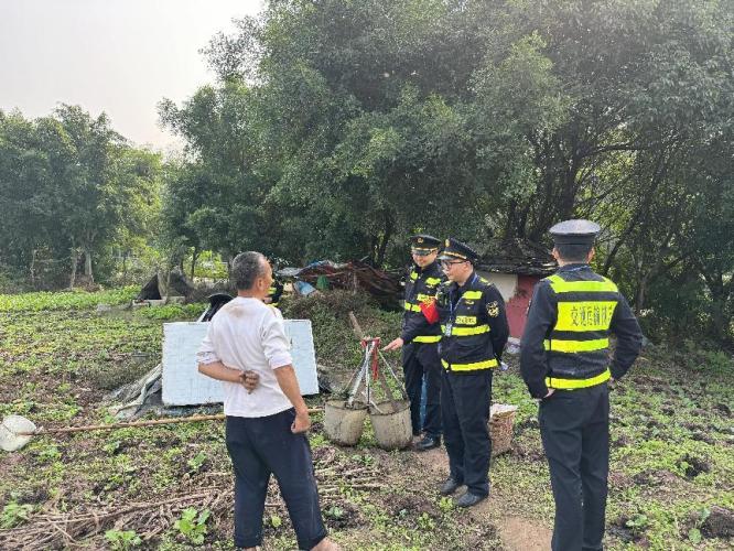 实地走访调研，解决群众耕种出行困难问题