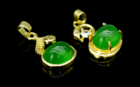 帝王绿翡翠吊坠