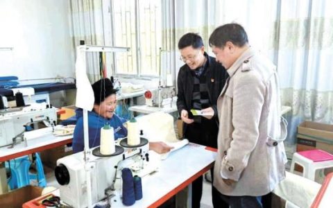 挖了贫穷的“根” 栽下富裕的“苗”