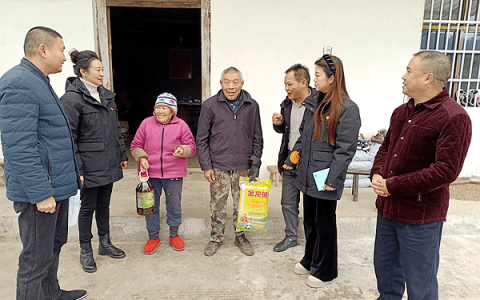 涪陵燃气党员志愿者元旦前夕走访慰问困难群众