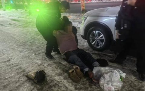 【节日我在岗】男子醉酒晕倒路边 民警暖心积极救助