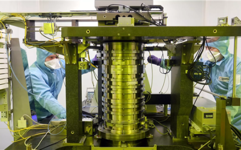 官方：俄罗斯有了第一台自己的350nm光刻机！明年搞定130nm