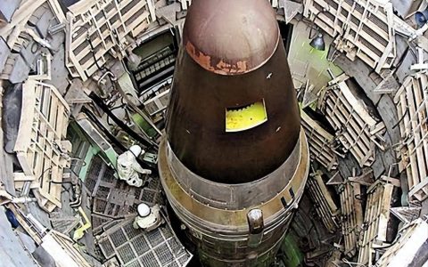 距离仅中国900公里，悄无声息建10000座碉堡，暗藏2000枚洲际导弹