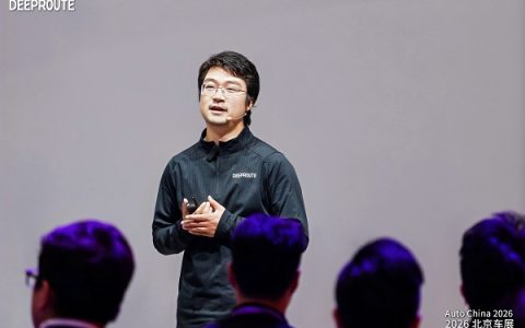 元戎首席科学家阮翀北京车展首秀：基座模型不止重塑智驾，也在重塑组织