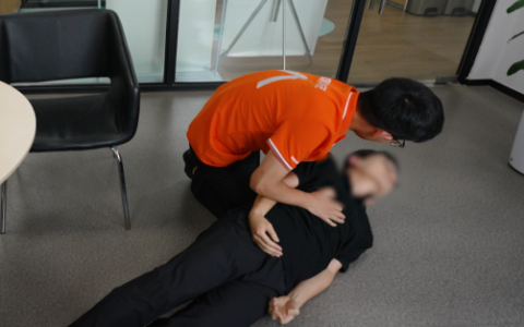 从“调解员”到“生命守护者”：5分钟，他用培训所学挽回一条生命